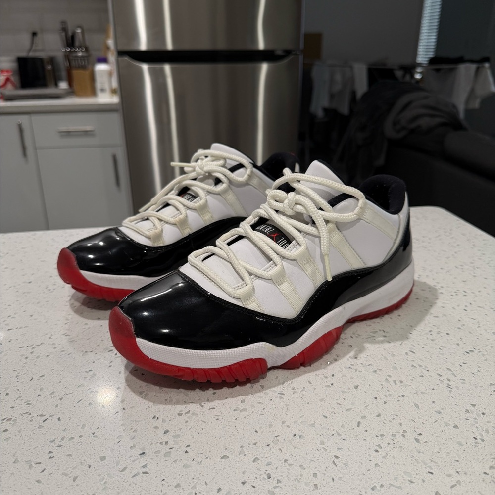 Air Jordan 11 Retro Bred/Concord - Size 10.5